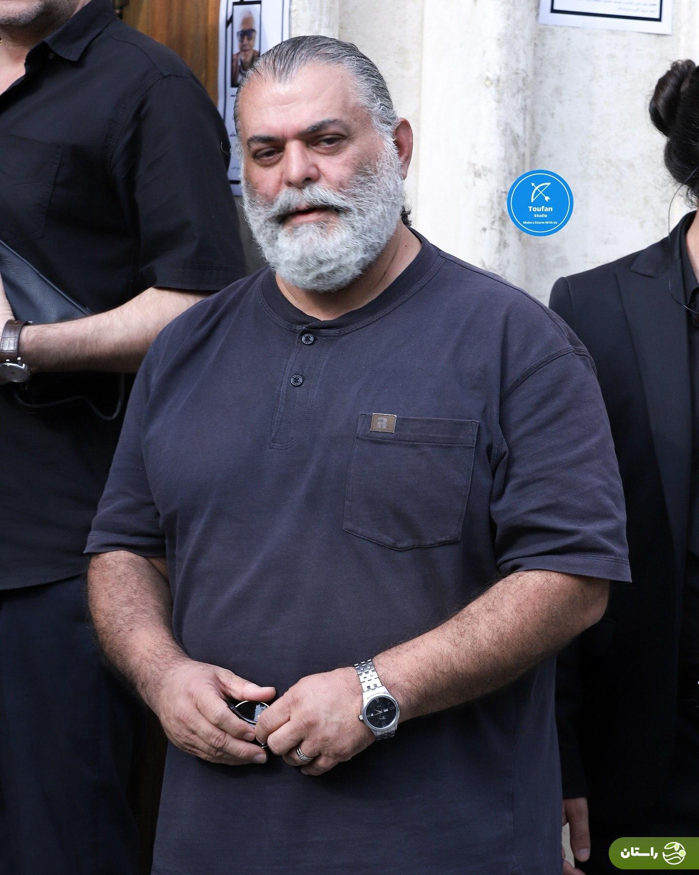 تصاویر | حضور هنرمندان سرشناس در مراسم ختم پدر رامبد جوان