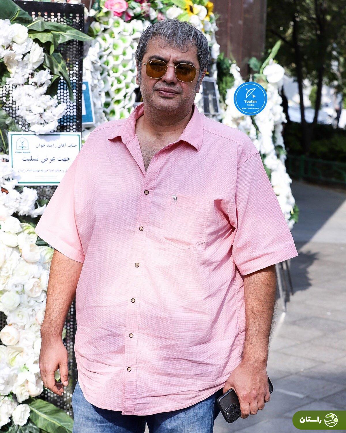 تصاویر | حضور هنرمندان سرشناس در مراسم ختم پدر رامبد جوان