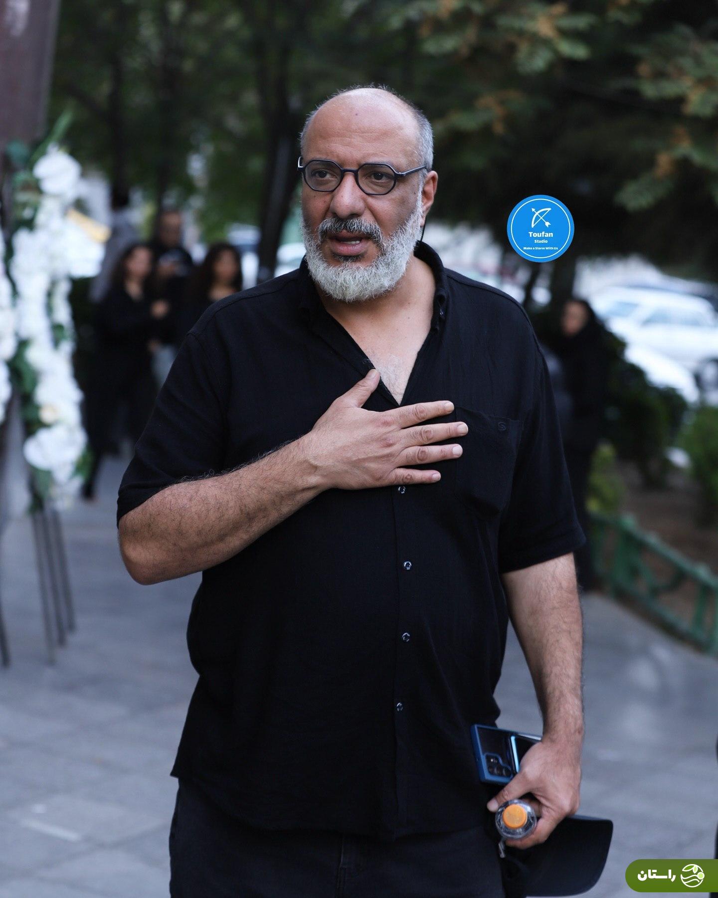 تصاویر | حضور هنرمندان سرشناس در مراسم ختم پدر رامبد جوان