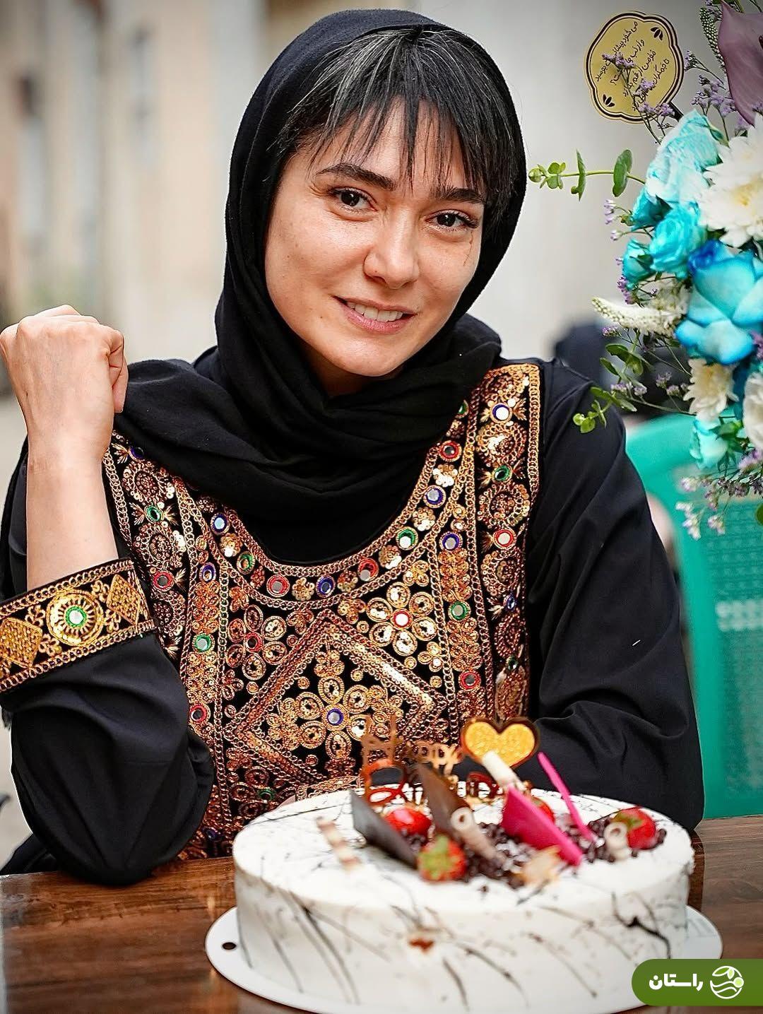 عکس | جشن تولد ۳۸ سالگی مینا وحید عکس | جشن تولد ۳۸ سالگی مینا وحید