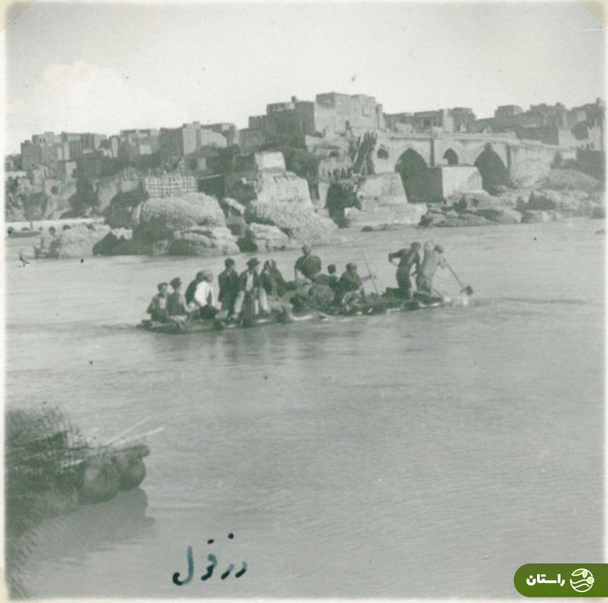 عکس | تونل زمان؛ دزفول و بلم سواری در رودخانه دز؛ سال ۱۳۱۴