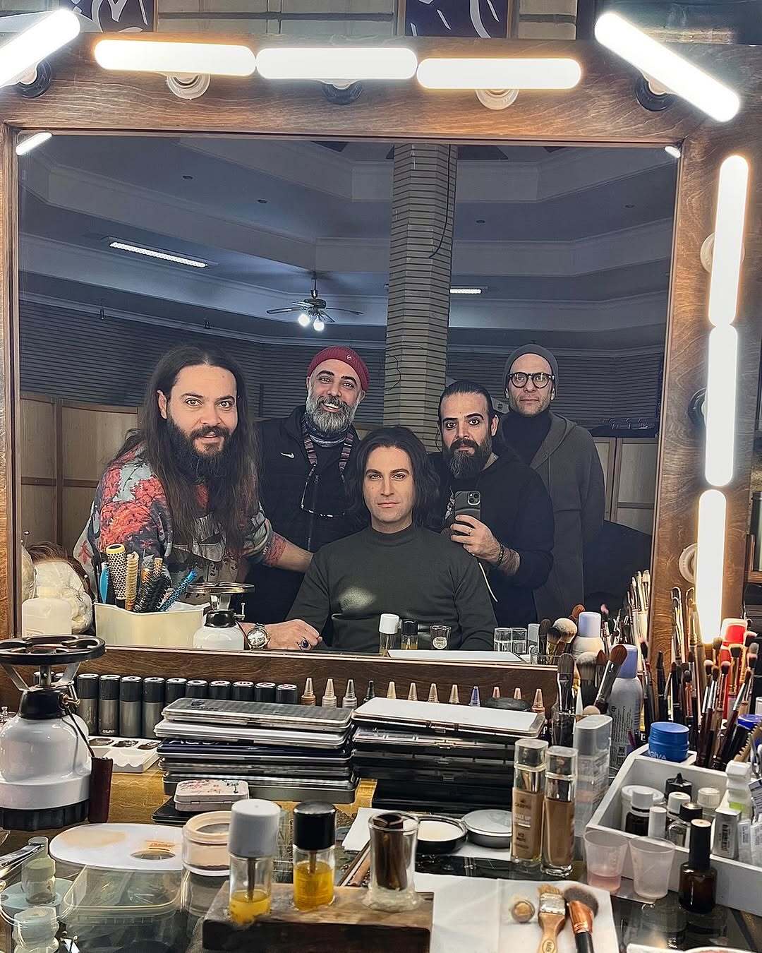 (عکس)‌ گریم متفاوت هوتن شکیبا در پشت صحنه تاسیان