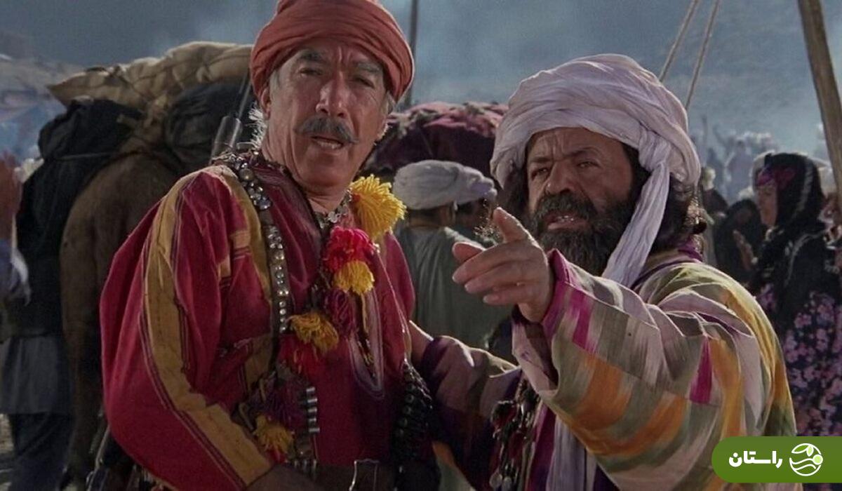 عکس | تونل زمان؛ بهروز وثوقی و آنتونی کوئین در پشت صحنه فیلم سینمایی کاروان‌ها