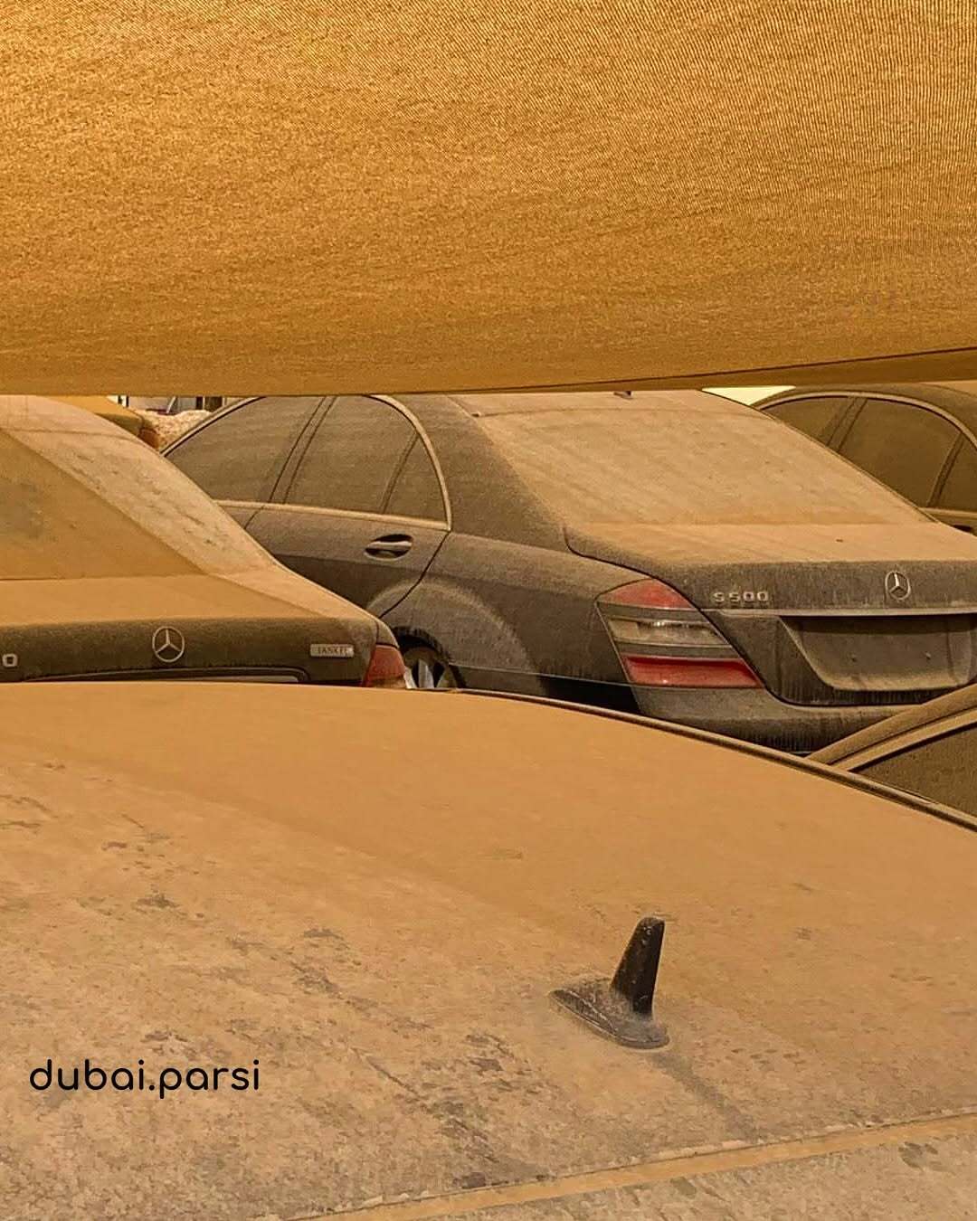 تصاویر | قبرستان مرسدس‌های لوکس در صحرای شارجه