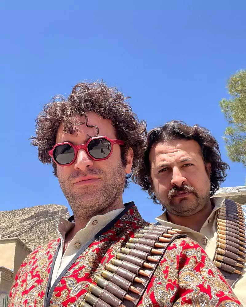 (عکس) استایل بامزه هوتن شکیبا در پشت صحنه سووشون (عکس) استایل بامزه هوتن شکیبا در پشت صحنه سووشون