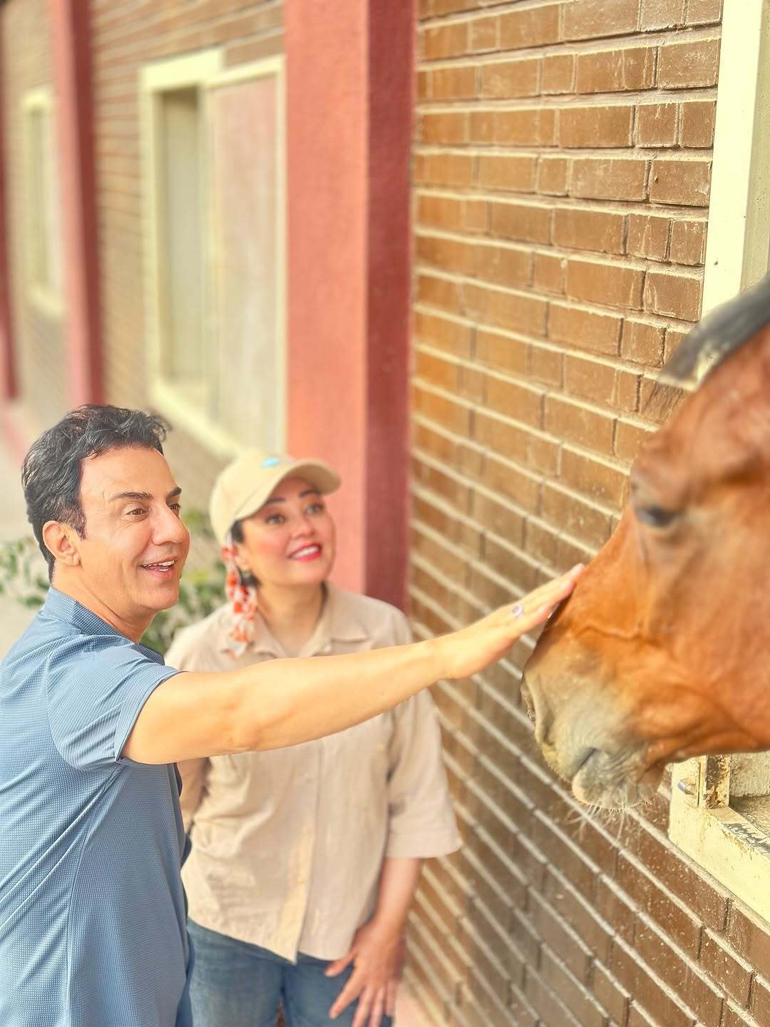 (عکس) رزیتا غفاری و داریوش فرضیایی (عمو پورنگ) در باشگاه اسبسواری (عکس) رزیتا غفاری و داریوش فرضیایی (عمو پورنگ) در باشگاه اسبسواری