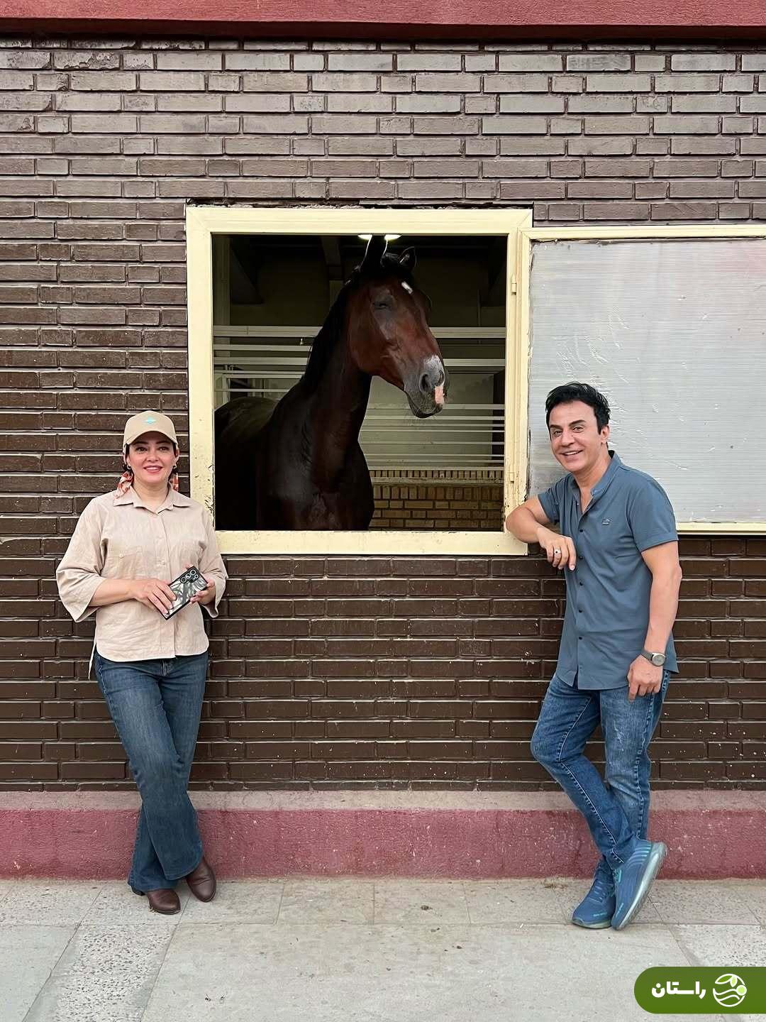 (عکس) رزیتا غفاری و داریوش فرضیایی (عمو پورنگ) در باشگاه اسبسواری (عکس) رزیتا غفاری و داریوش فرضیایی (عمو پورنگ) در باشگاه اسبسواری