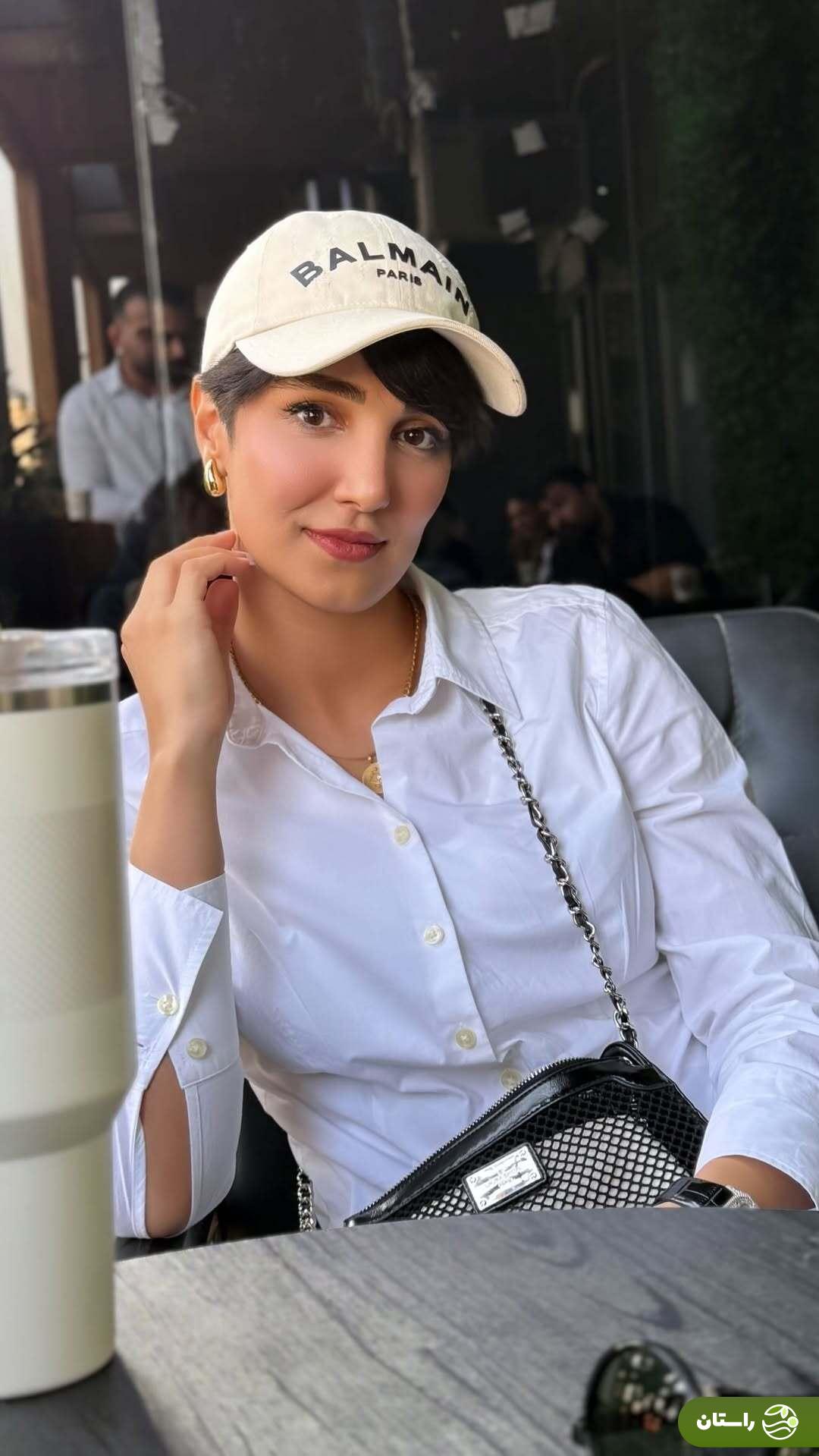 تصاویر | ژست‌های زارا نادری‌فر هوژان سریال ناریا در یک کافه