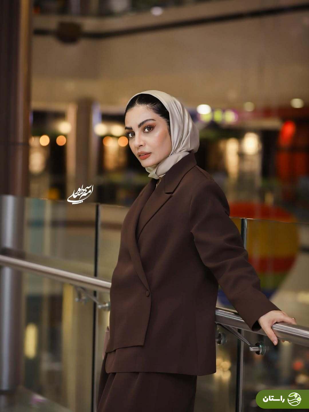 تصاویر | استایل جدید و ژست‌های صحرا اسداللهی در اکران فیلم سینمایی مرجان