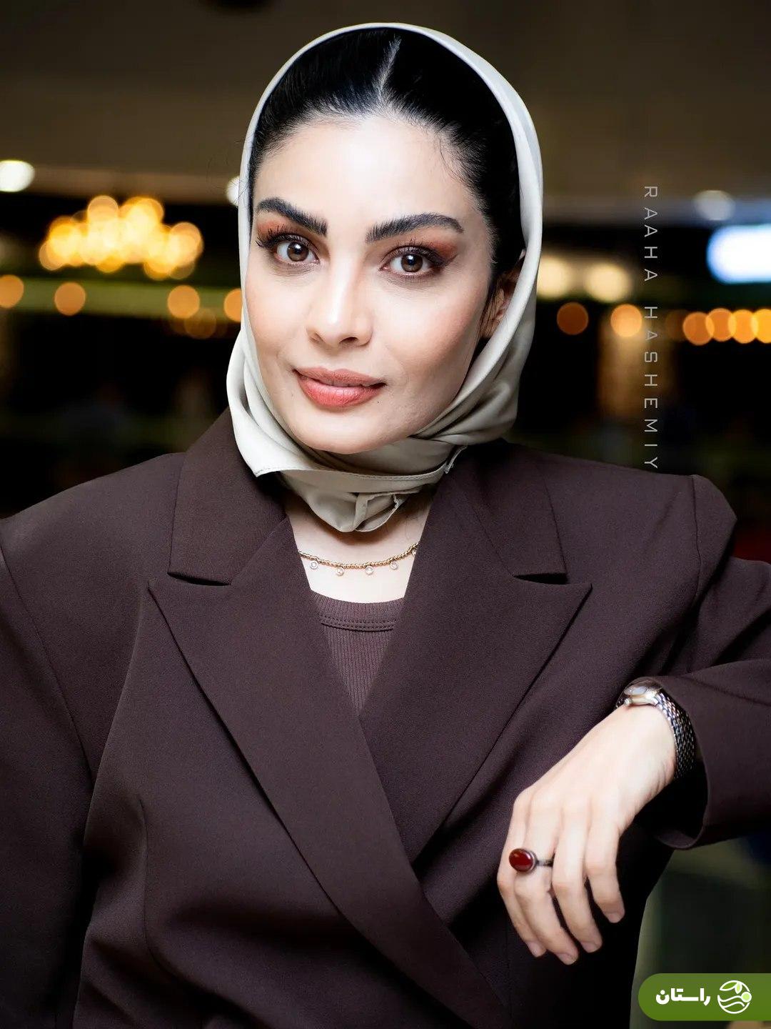 تصاویر | استایل جدید و ژست‌های صحرا اسداللهی در اکران فیلم سینمایی مرجان