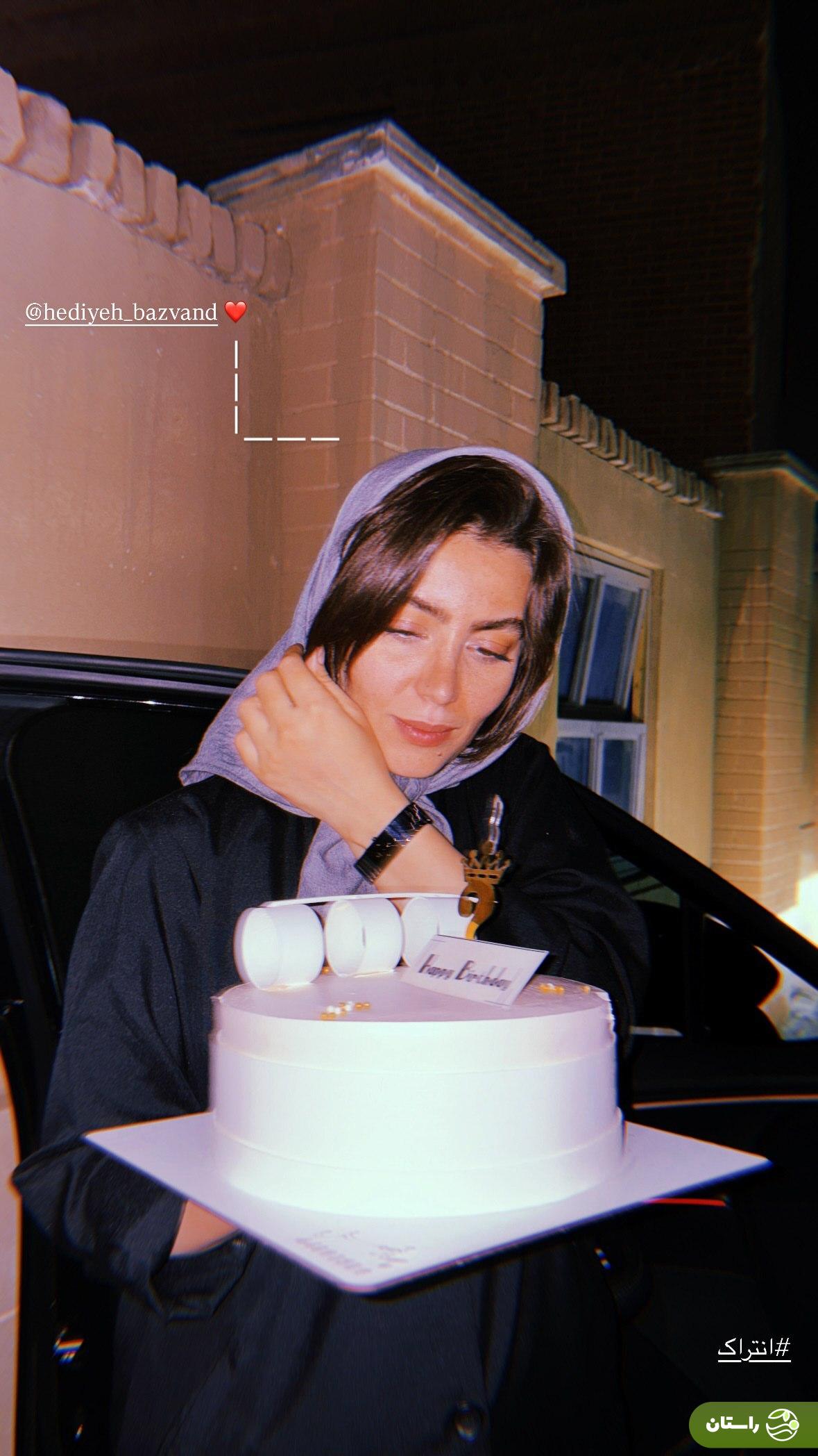 عکس | جشن تولد ۳۸ سالگی هدیه بازوند، روژان سریال نون خ با یک آهنگ کردی عکس | جشن تولد ۳۸ سالگی هدیه بازوند، روژان سریال نون خ با یک آهنگ کردی