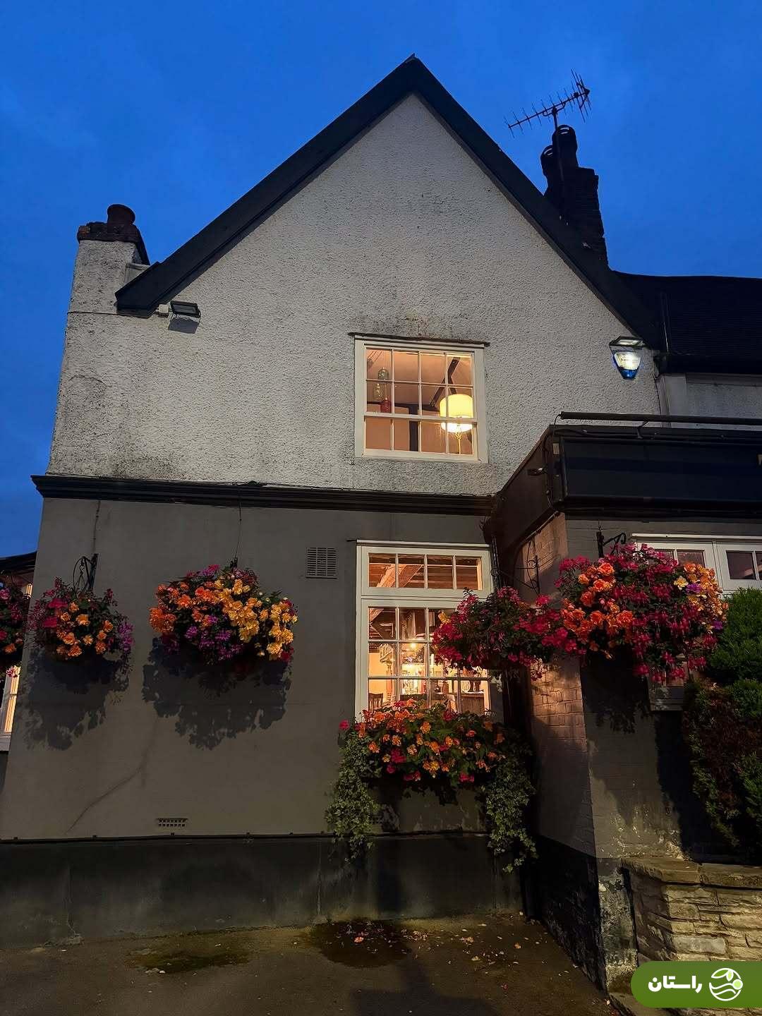 عکس | جشن تولد ۳۵ سالگی شیوا طاهری، دنیا سریال «گذر از رنج‌ها» در لندن