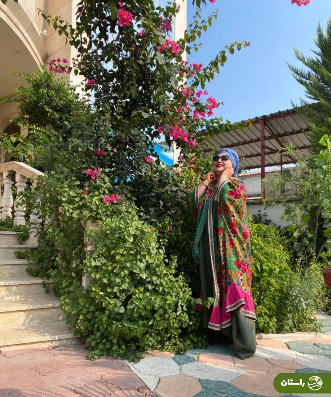 عکس | تیپ تابستانیِ بهنوش بختیاری در یک ویلای لاکچری