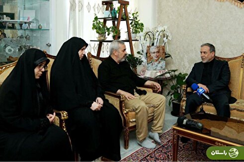 ویدئو | دیدار عباس عراقچی با خانواده شهید سپهبد محمد باقری