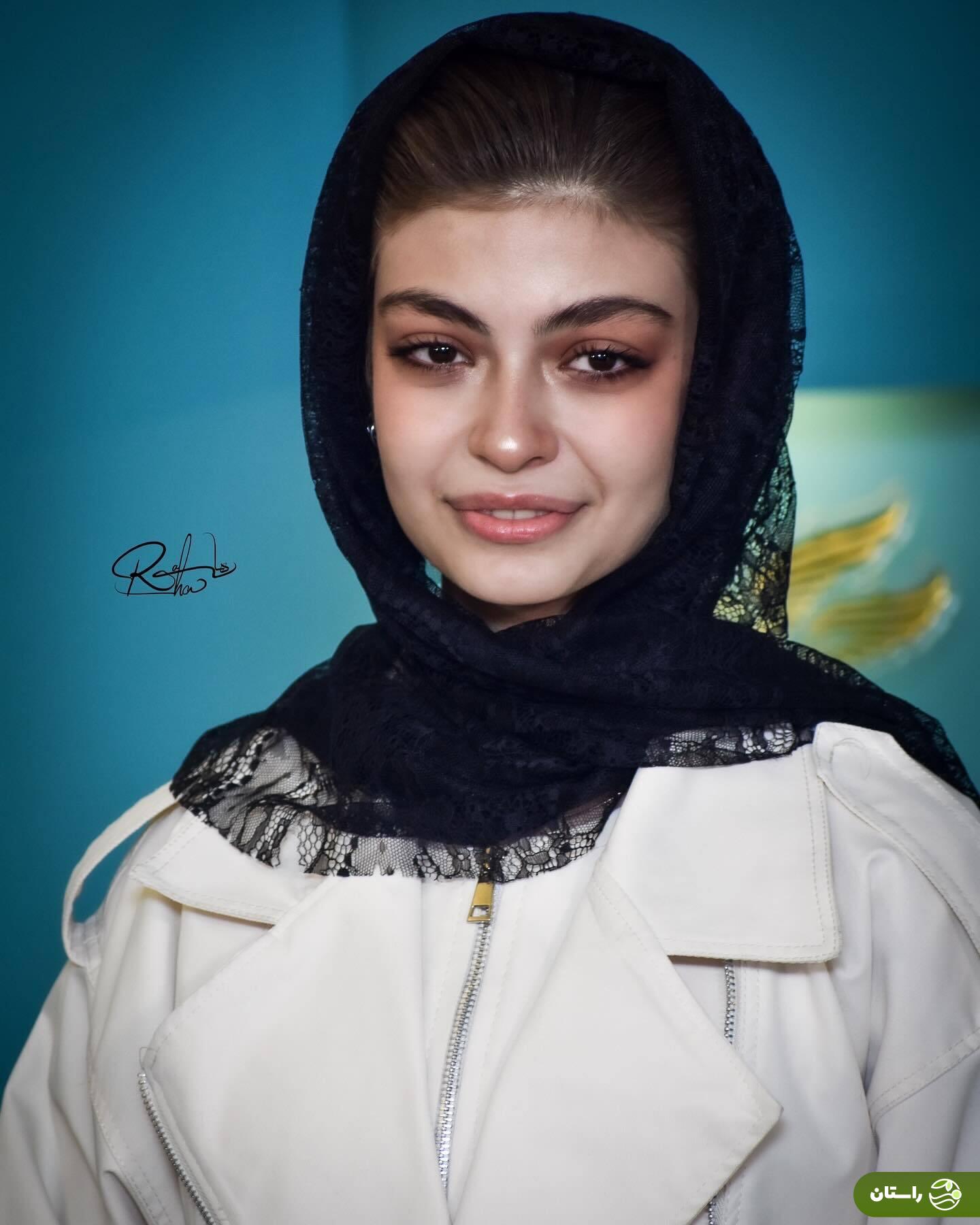 بیوگرافی ستایش دهقان بازیگر ۱۷ ساله نقش فروغ در سریال شکارگاه + جدیدترین تصاویر بیوگرافی ستایش دهقان بازیگر ۱۷ ساله نقش فروغ در سریال شکارگاه + جدیدترین تصاویر