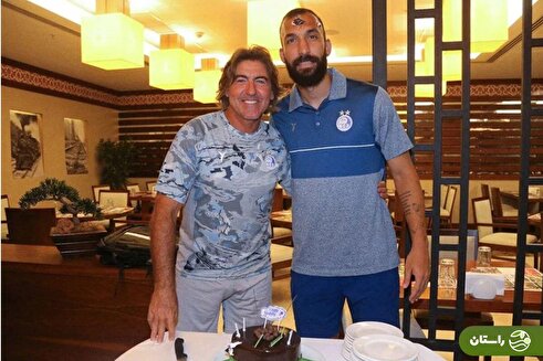 عکس | شوخی ساپینتو با روزبه چشمی کاپیتان استقلال در جشن تولدش