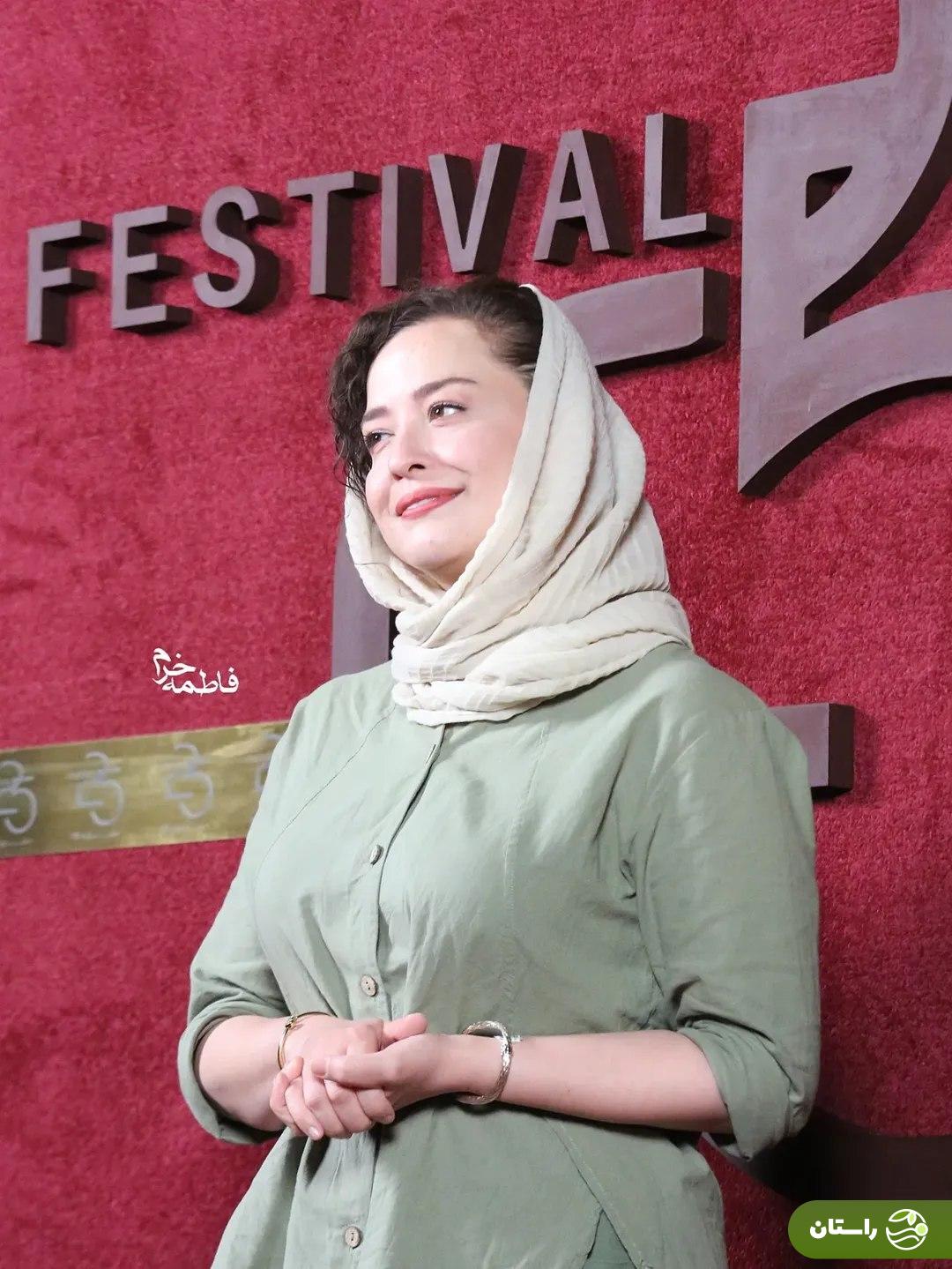 تصاویر‌ | ژست‌های مهرآوه شریفی‌نیا در افتتتاحیه ی جشنواره ۲۵
