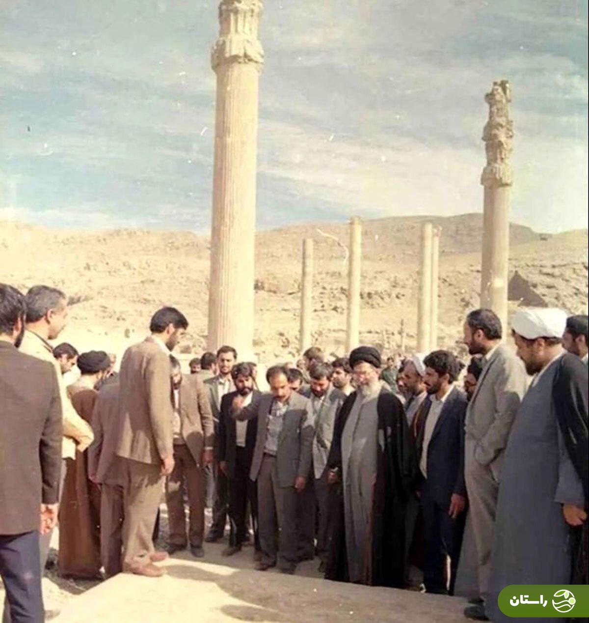 عکس | تونل زمان؛ بازدید آیت‌الله خامنه‌ای تخت جمشید؛ ۲۱ آذر ۱۳۶۷