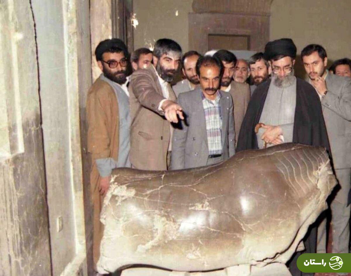 عکس | تونل زمان؛ بازدید آیت‌الله خامنه‌ای تخت جمشید؛ ۲۱ آذر ۱۳۶۷