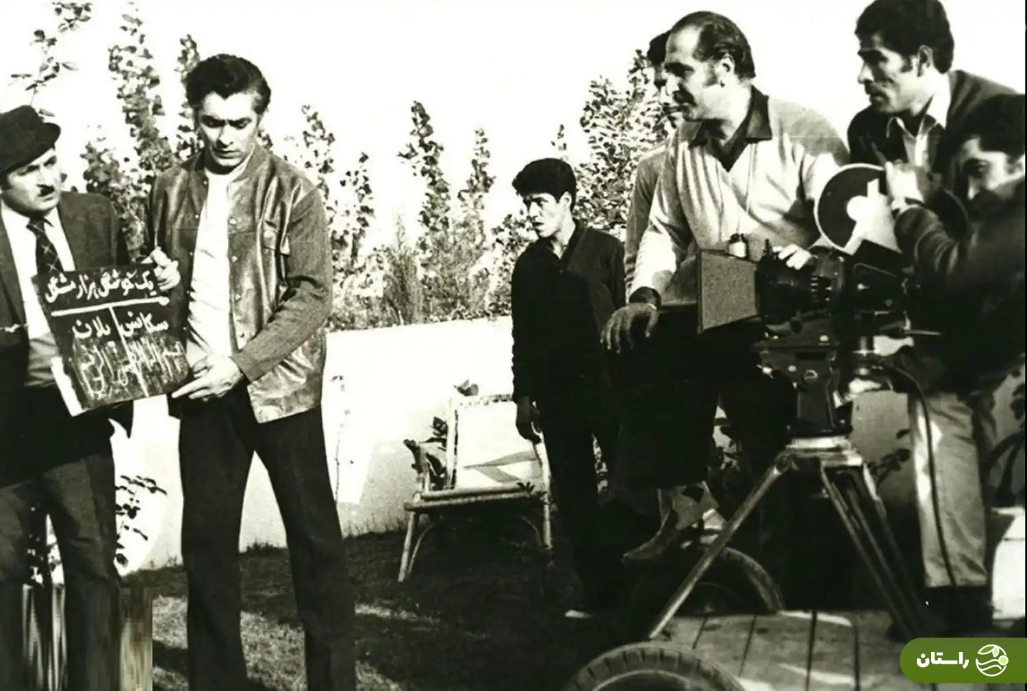 عکس | تونل زمان؛ فردین در پشت صحنۀ «یک خوشگل و هزار مشکل»؛ سال ۱۳۵۰ عکس | تونل زمان؛ فردین در پشت صحنۀ «یک خوشگل و هزار مشکل»؛ سال ۱۳۵۰