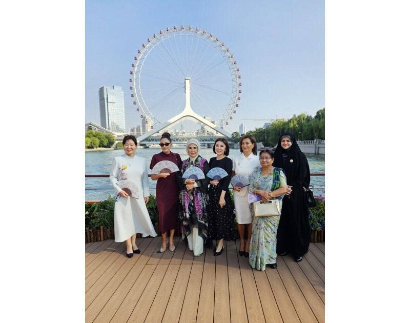 عکس دختر پزشکیان با همسر الهام علی‌اف و همسر اردوغان و همسر شی‌جین‌پینگ