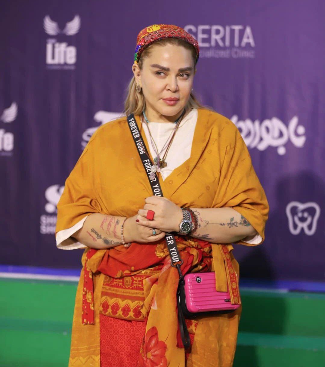 (عکس) تیپ عجیب و شلخته بهاره رهنما در اکران یک فیلم (عکس) تیپ عجیب و شلخته بهاره رهنما در اکران یک فیلم