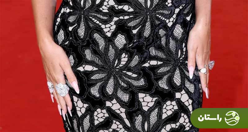 جورجینا رودریگز با نمایش اغراقگونه انگشتر نامزدی ۶ میلیون دلاری روی فرش قرمز جشنواره ونیز جورجینا رودریگز با نمایش اغراقگونه انگشتر نامزدی ۶ میلیون دلاری روی فرش قرمز جشنواره ونیز