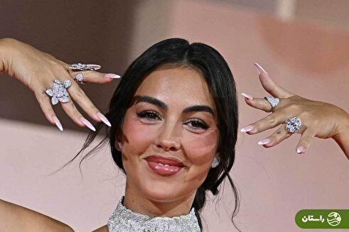 جورجینا رودریگز با نمایش اغراق‌گونه انگشتر نامزدی ۶ میلیون دلاری روی فرش قرمز جشنواره ونیز