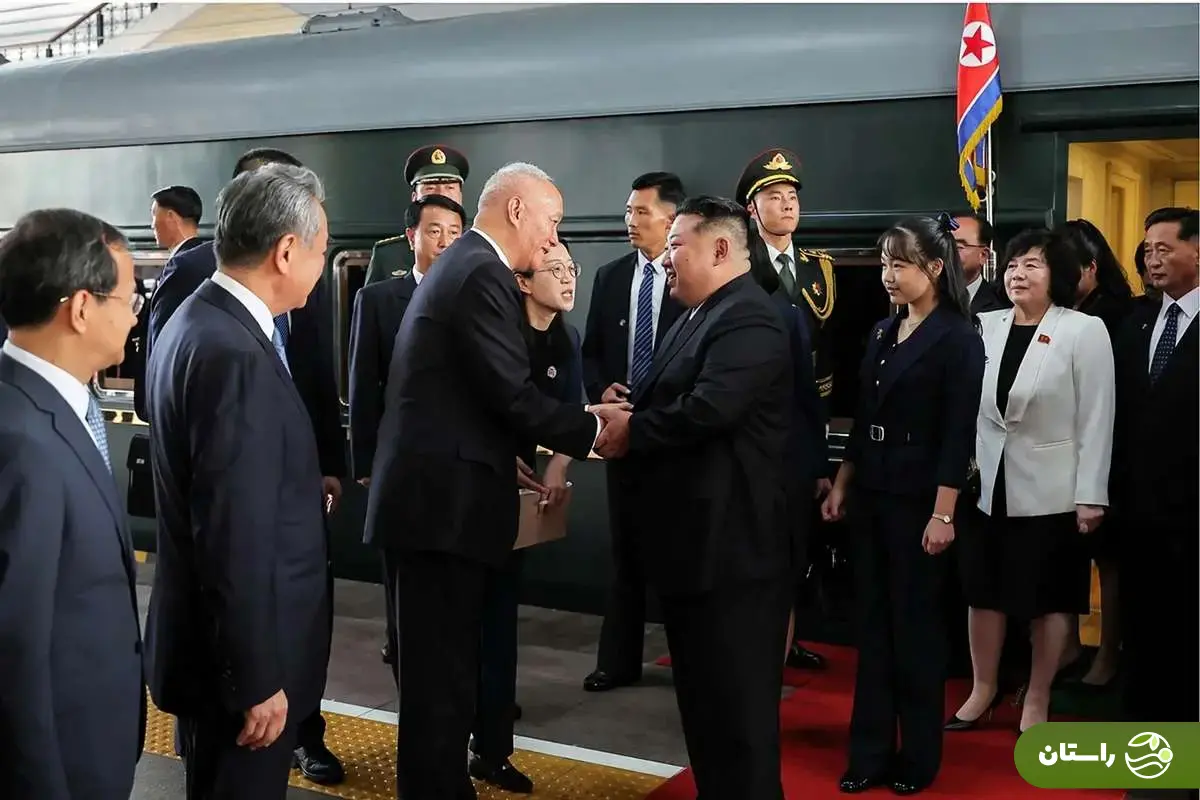 (عکس) حضور خبرساز دختر «کیم جونگ اون» در پکن؛ کیم جو ئه برای رهبری کره شمالی آماده میشود؟ (عکس) حضور خبرساز دختر «کیم جونگ اون» در پکن؛ کیم جو ئه برای رهبری کره شمالی آماده میشود؟