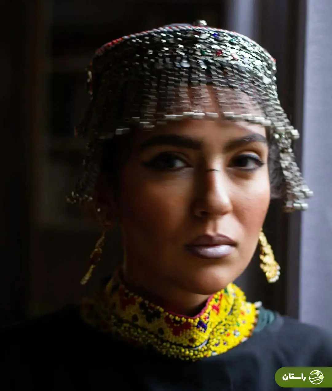 (عکس) مونا کرمی با گریمی متفاوت: «این منم، در تمام قدرت و زنانگیام» (عکس) مونا کرمی با گریمی متفاوت: «این منم، در تمام قدرت و زنانگیام»