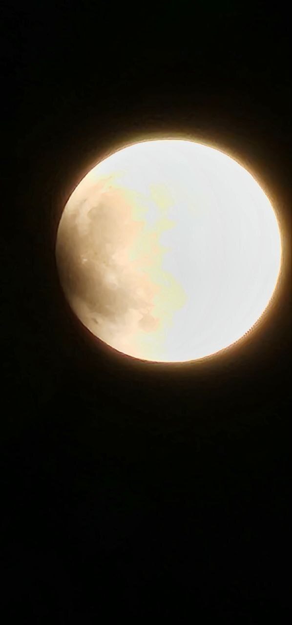 اولین تصاویر منتشر شده از ماه گرفتگی امشب