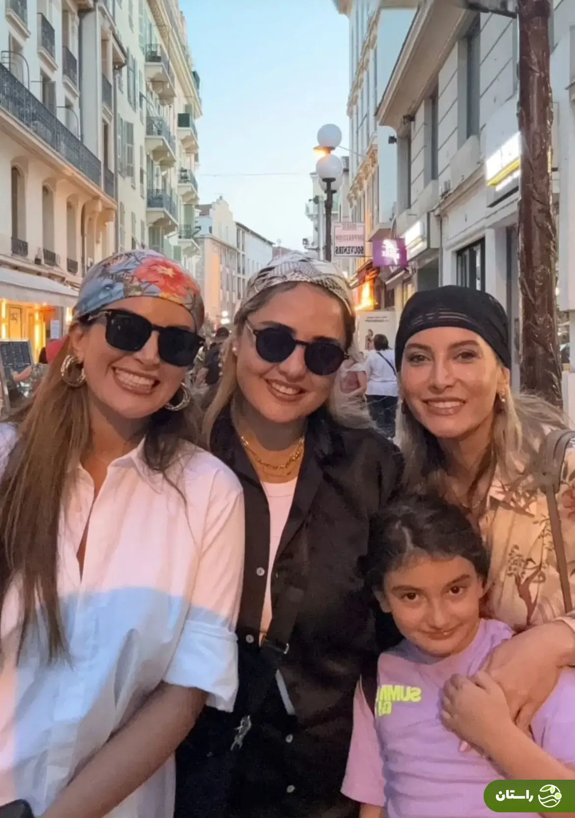 (عکس) فریبا نادری و دخترش در کنار نرگس محمدی و نگار فرهمند در شهر نیس فرانسه