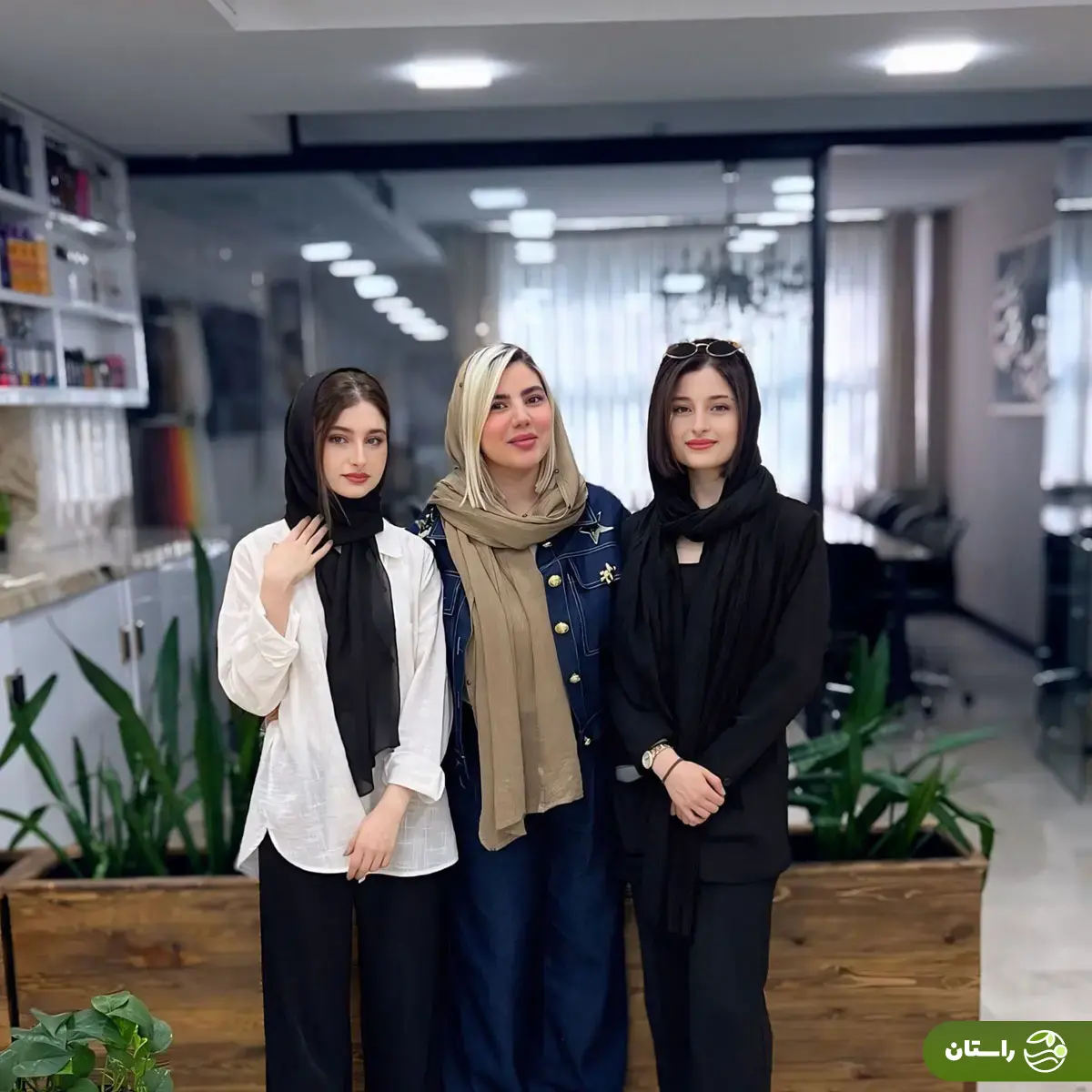 تصاویر جدید از سارا و نیکا فرقانی، دوقلوهای سریال پایتخت پس از بازگشت به ایران در ۲۱ سالگی تصاویر جدید از سارا و نیکا فرقانی، دوقلوهای سریال پایتخت پس از بازگشت به ایران در ۲۱ سالگی