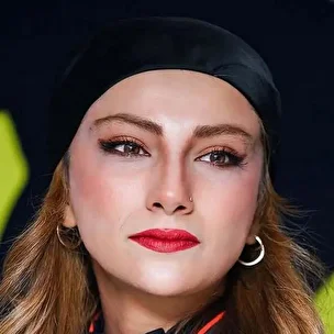 (تصاویر) ظاهر و تیپ خاص محیا دهقانی در اکران خصوصی فیلم متروپل