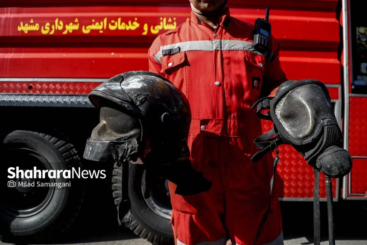 تصاویر؛ حریق گسترده کارگاه مبل‌سازی در مشهد و شهادت آتشنشان رضا فخریان