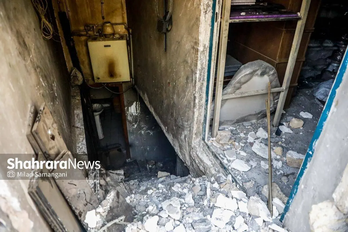 تصاویر؛ حریق گسترده کارگاه مبل‌سازی در مشهد و شهادت آتشنشان رضا فخریان