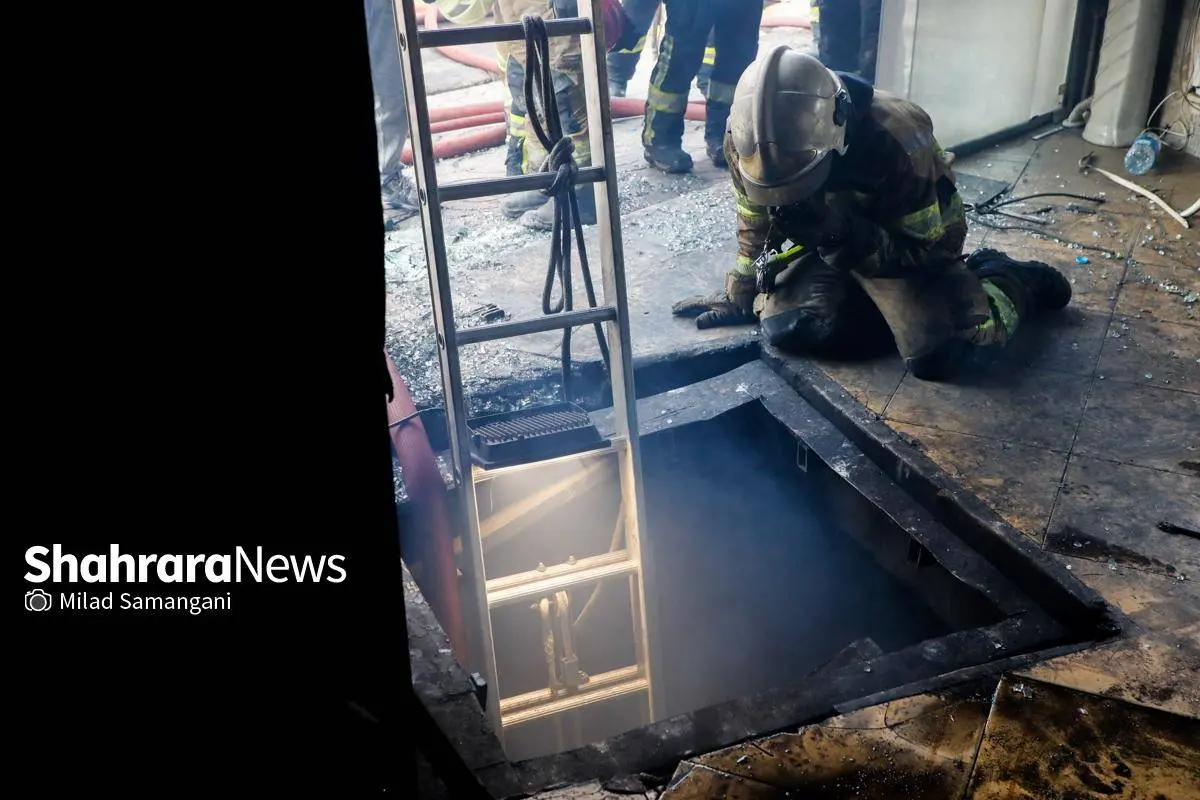 تصاویر؛ حریق گسترده کارگاه مبل‌سازی در مشهد و شهادت آتشنشان رضا فخریان