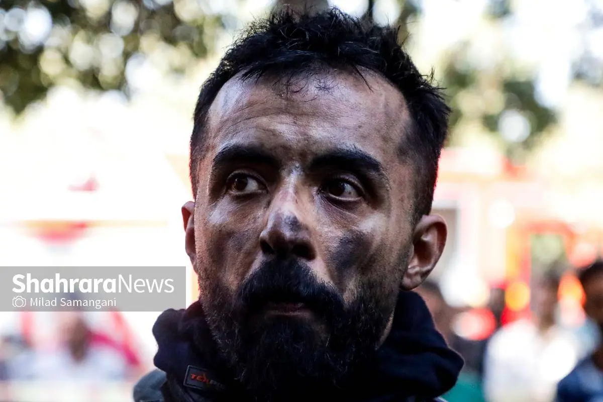 تصاویر؛ حریق گسترده کارگاه مبل‌سازی در مشهد و شهادت آتشنشان رضا فخریان