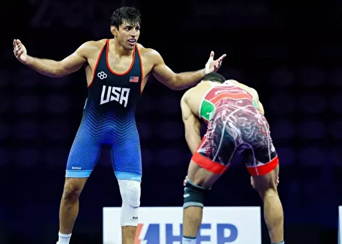 (ویدئو) پاسخ تند مجری صداوسیما به توهین کشتی‌گیر آمریکایی