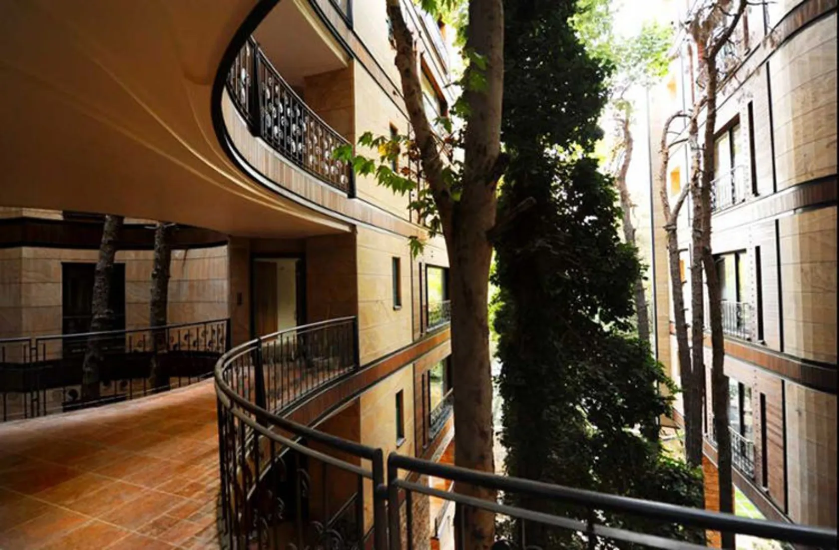 خانهای سبز در نیاوران؛ پروژهای که ۱۲۰ درخت را در آغوش خود گرفته است خانهای سبز در نیاوران؛ پروژهای که ۱۲۰ درخت را در آغوش خود گرفته است