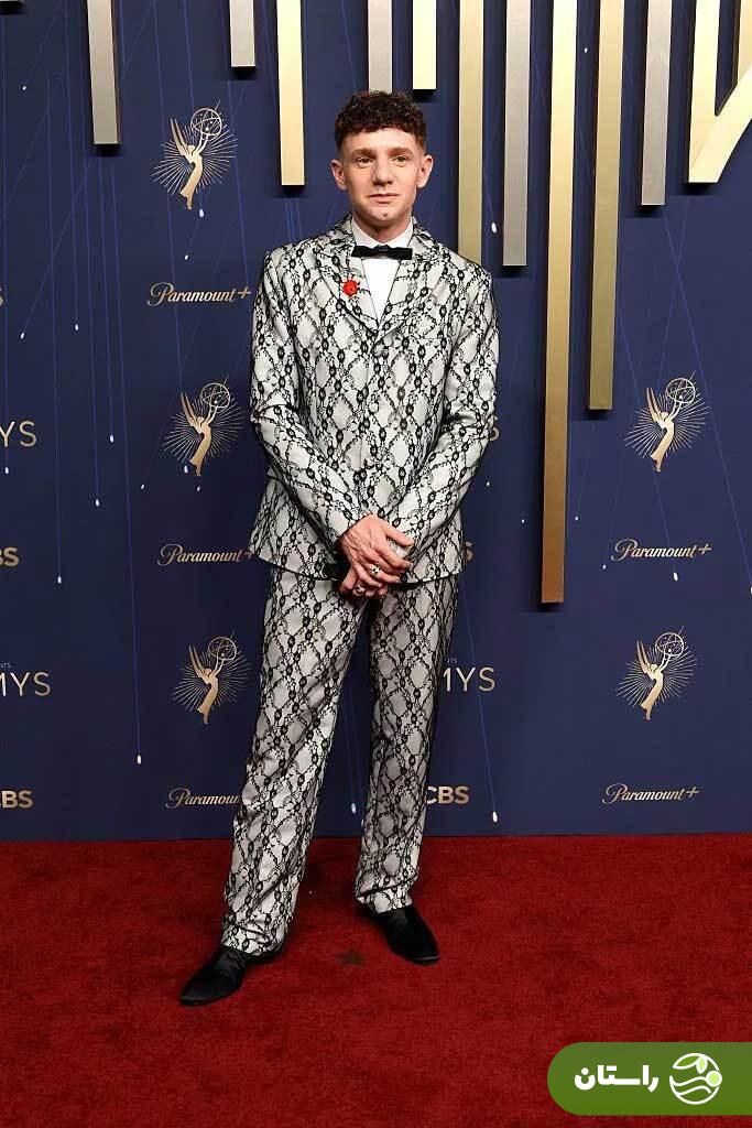 (عکس) لباسهای مردانه در مراسم «جوایز امی ۲۰۲۵» حکومت کردند؛ از استایل پدرو پاسکال تا والتن گاگینز (عکس) لباسهای مردانه در مراسم «جوایز امی ۲۰۲۵» حکومت کردند؛ از استایل پدرو پاسکال تا والتن گاگینز