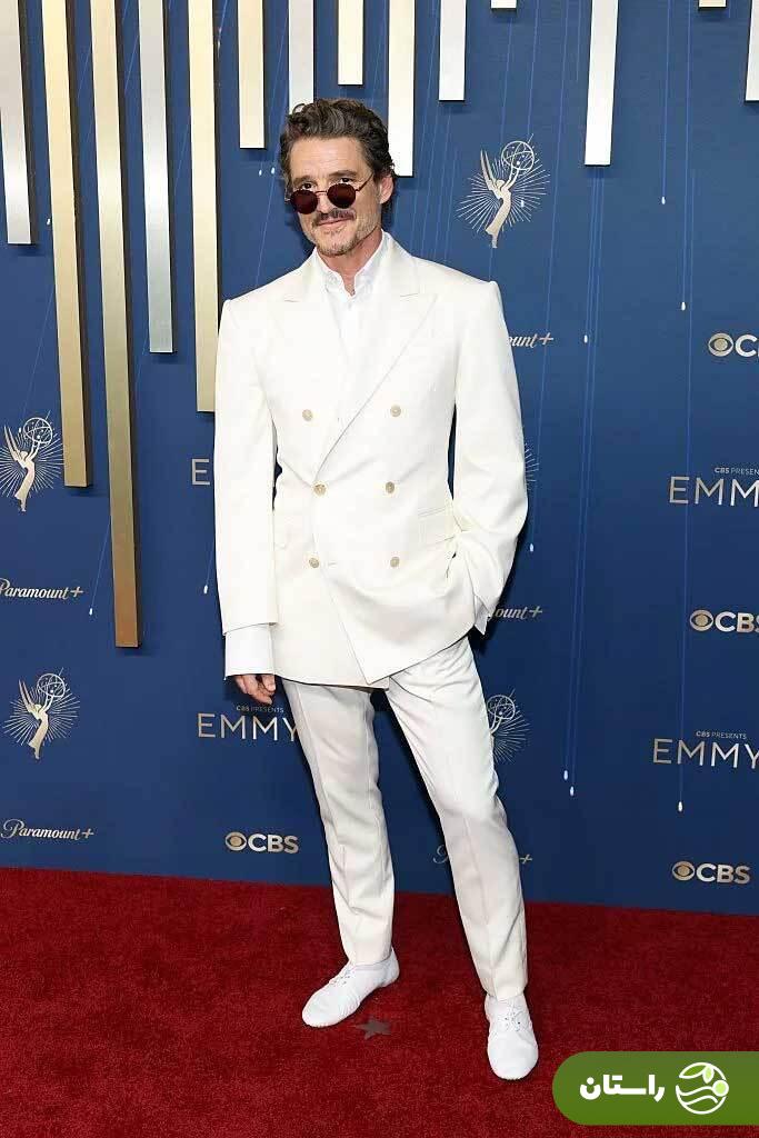 (عکس) لباسهای مردانه در مراسم «جوایز امی ۲۰۲۵» حکومت کردند؛ از استایل پدرو پاسکال تا والتن گاگینز (عکس) لباسهای مردانه در مراسم «جوایز امی ۲۰۲۵» حکومت کردند؛ از استایل پدرو پاسکال تا والتن گاگینز