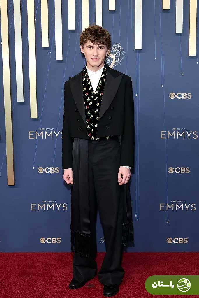 (عکس) لباسهای مردانه در مراسم «جوایز امی ۲۰۲۵» حکومت کردند؛ از استایل پدرو پاسکال تا والتن گاگینز (عکس) لباسهای مردانه در مراسم «جوایز امی ۲۰۲۵» حکومت کردند؛ از استایل پدرو پاسکال تا والتن گاگینز