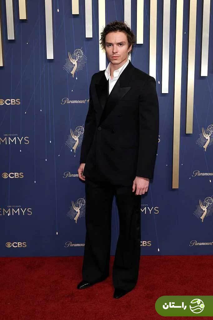 (عکس) لباسهای مردانه در مراسم «جوایز امی ۲۰۲۵» حکومت کردند؛ از استایل پدرو پاسکال تا والتن گاگینز (عکس) لباسهای مردانه در مراسم «جوایز امی ۲۰۲۵» حکومت کردند؛ از استایل پدرو پاسکال تا والتن گاگینز