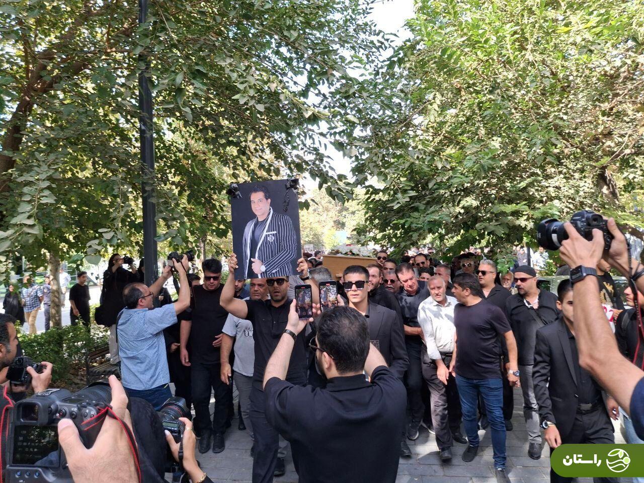 تصاویری از تشییع پیکر «امید جهان» در غیبت اهالی موسیقی تصاویری از تشییع پیکر «امید جهان» در غیبت اهالی موسیقی