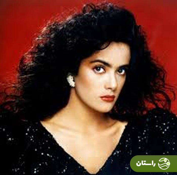 سفر در زمان: پرترههایی از سلما هایک (Salma Hayek) جوان در اواخر دهه ۱۹۸۰ سفر در زمان: پرترههایی از سلما هایک (Salma Hayek) جوان در اواخر دهه ۱۹۸۰