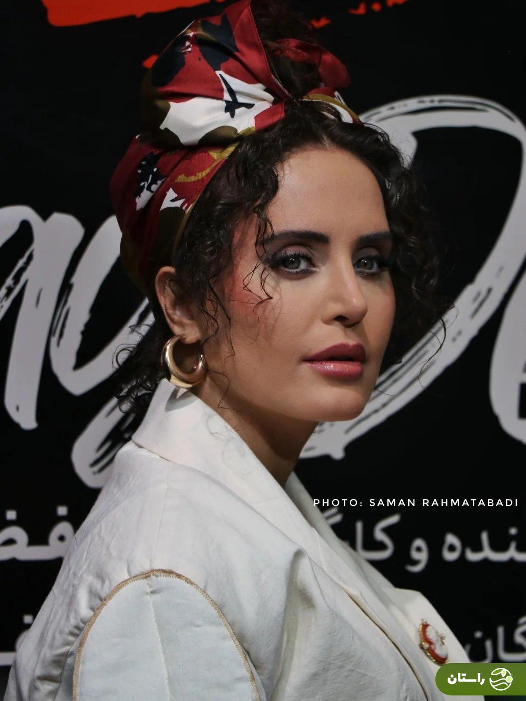 (تصاویر) استایل و ژست‌های الناز شاکردوست در اکران «گوزن‌های اتوبان»