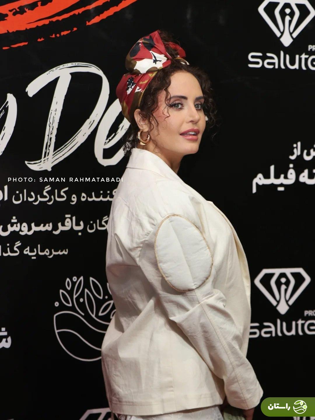 (تصاویر) استایل و ژست‌های الناز شاکردوست در اکران «گوزن‌های اتوبان»