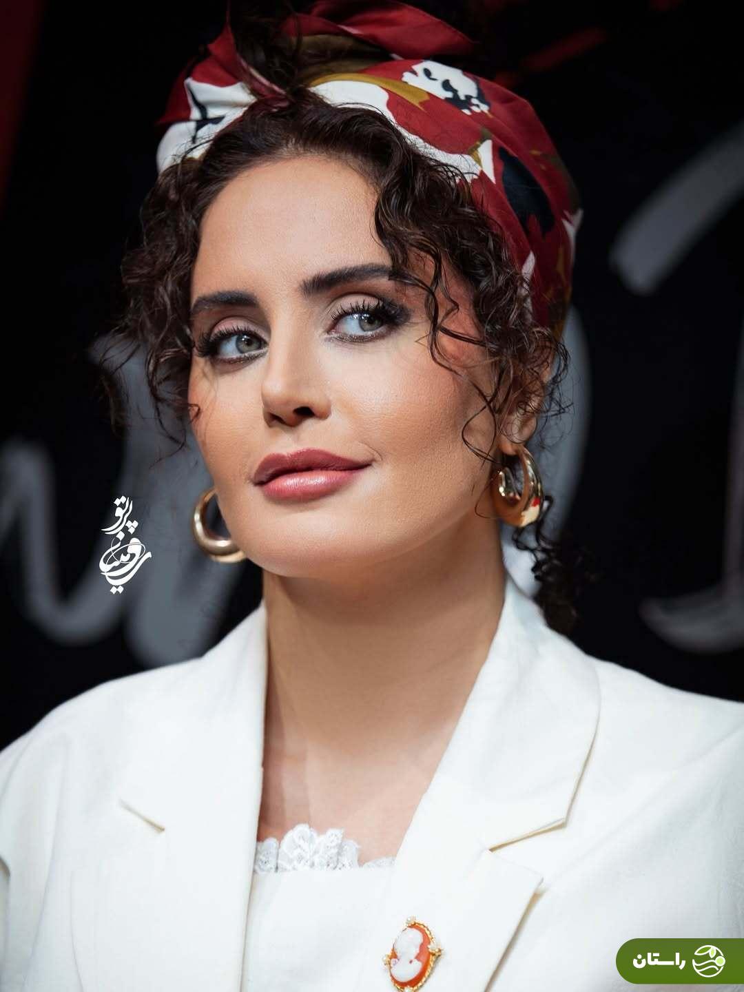 (تصاویر) استایل و ژست‌های الناز شاکردوست در اکران «گوزن‌های اتوبان»