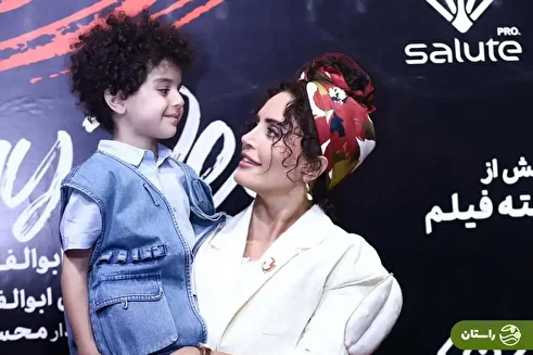 (ویدئو) بازی الناز شاکردوست با کودکان حاضر در اکران «گوزن‌های اتوبان»